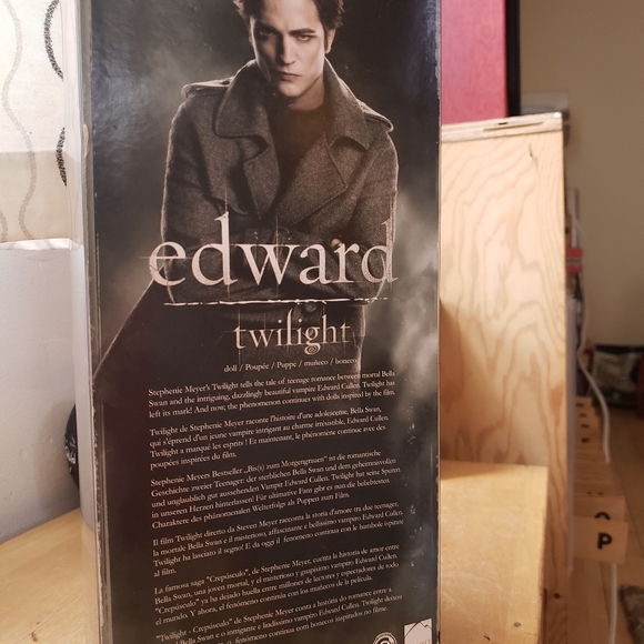 Twilight Edward Cullen Barbie - Picture 3 of 4